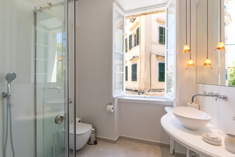 Deluxe Double Room with Side Sea View (#5) | Bathroom | Shower, rainfall showerhead, designer toiletries, hair dryer