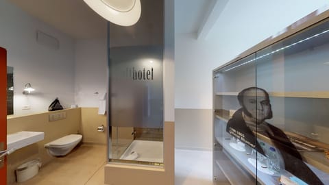 Economy Single Room | Bathroom | Shower, hair dryer, towels, soap