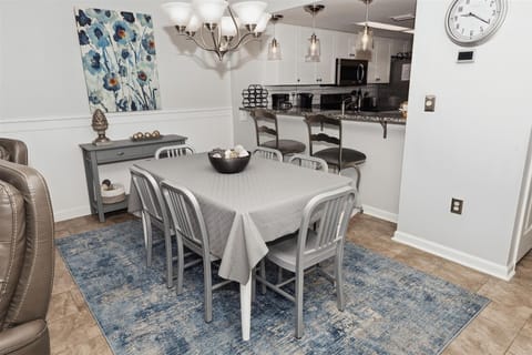 Condo, 2 Bedrooms | Dining