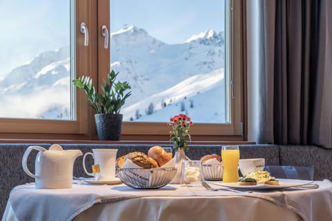 Free daily full breakfast