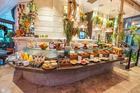 Daily buffet breakfast for a fee