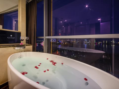 Premium bedding, free minibar items, in-room safe