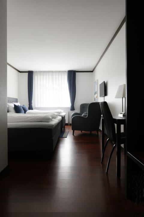 Family Quadruple Room | Hypo-allergenic bedding, desk, free WiFi, bed sheets