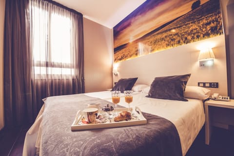 Basic Twin Room, 2 Twin Beds, Private Bathroom | In-room safe, iron/ironing board, free WiFi
