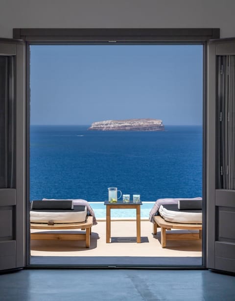 Suite with Private Pool (Infinity) | Interior