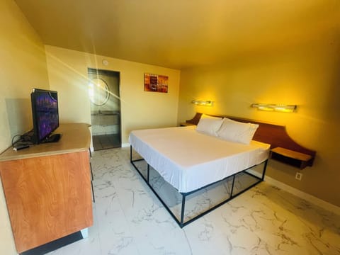 Desk, laptop workspace, free WiFi, bed sheets