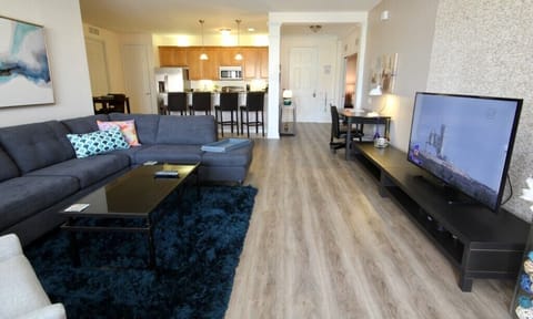 Condo, 3 Bedrooms | Living room