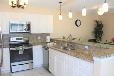 Villa, 3 Bedrooms | Private kitchen | Electric kettle, toaster, cookware/dishes/utensils, dining table