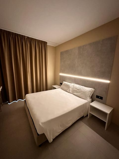 Superior Room | Minibar, in-room safe, free WiFi, bed sheets