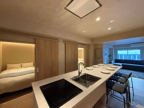 Premium Condo, 3 Bedrooms, Kitchen (401) | Individually decorated, individually furnished, desk, laptop workspace