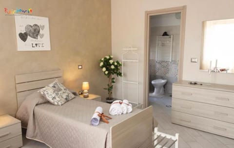 Individually decorated, free WiFi, bed sheets