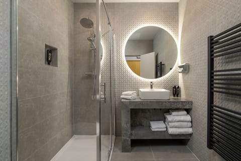 Family Room, Multiple Beds | Bathroom | Combined shower/tub, free toiletries, hair dryer, towels