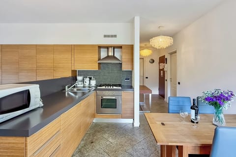 Family Apartment, Multiple Bedrooms (Lenno Centrale) | Private kitchen | Microwave, oven, stovetop, dishwasher