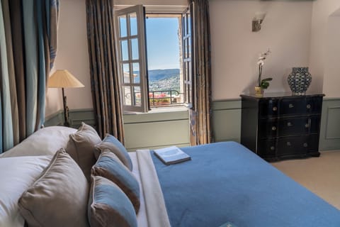 Junior Suite (Vallée) | Minibar, in-room safe, desk, blackout drapes