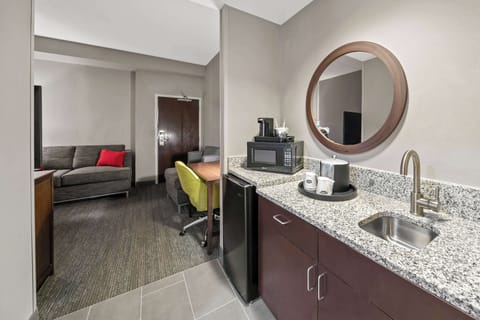 Suite, 1 King Bed, Accessible, Non Smoking | 1 bedroom, blackout drapes, iron/ironing board, free cribs/infant beds