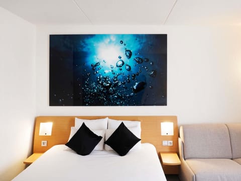 Executive Room, 1 Double Bed with Sofa bed | In-room safe, individually furnished, desk, laptop workspace