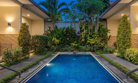 Outdoor pool, sun loungers
