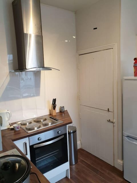 Apartment | Private kitchen | Fridge, microwave, oven, stovetop