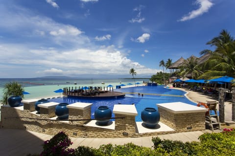 Outdoor pool, sun loungers