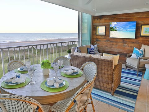 Condo (3 Bedrooms) | Front of property