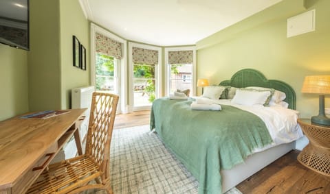 Standard Double Room, Annex Building (Lawns Rooms 2min walk on Station Rd) | Hypo-allergenic bedding, desk, cribs/infant beds, bed sheets