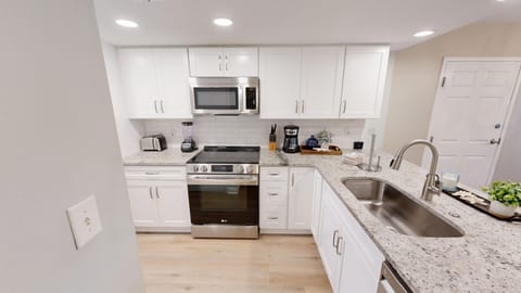 Condo, 3 Bedrooms | Private kitchen | Fridge, microwave, oven, coffee/tea maker