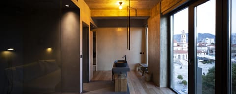 Black Island 17 | Down comforters, minibar, desk, laptop workspace