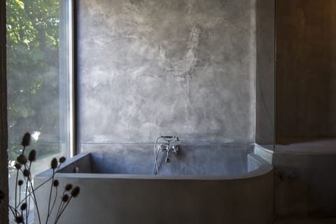 Junior Studio Suite | Bathroom | Separate tub and shower, hair dryer, heated floors, towels