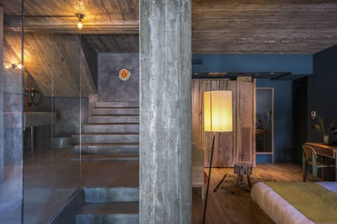 Junior Studio Suite | Down comforters, minibar, desk, laptop workspace