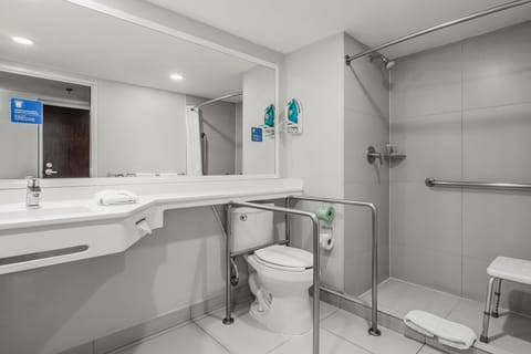 Room, 1 Queen Bed | Bathroom | Shower, hair dryer, towels