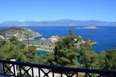 House, 2 Bedrooms, Balcony, Garden View | Property grounds