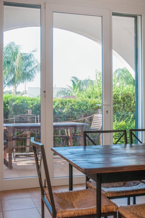 Apartment, 2 Bedrooms, Patio, Ocean View | Dining