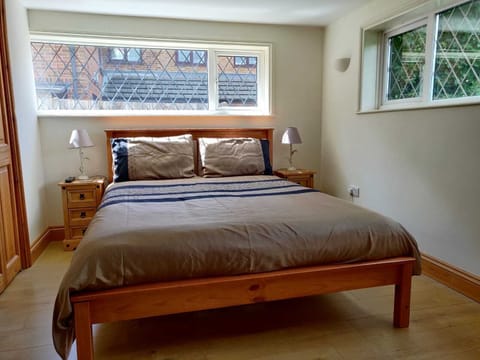 House, 4 Bedrooms, Fireplace, Garden View | Bathroom | Combined shower/tub, towels