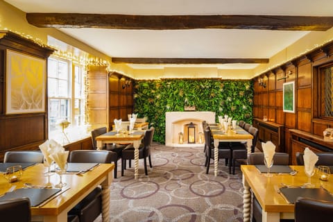 Breakfast, lunch, dinner served; British cuisine