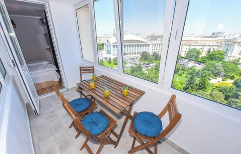 Apartment, 2 Bedrooms, Smoking, Balcony | Dining