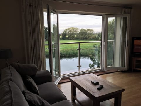 Apartment, 2 Bedrooms, River View | Lounge