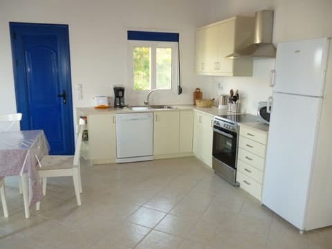 Villa, 3 Bedrooms, Balcony, Garden View | Private kitchen | Microwave, coffee/tea maker