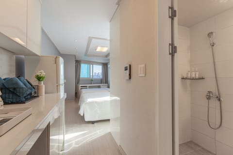 Family Double Room | Desk, laptop workspace, soundproofing