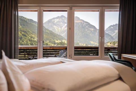 In-room safe, free WiFi, bed sheets