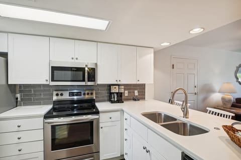 Condo, 3 Bedrooms | Private kitchen | Fridge, coffee/tea maker, toaster