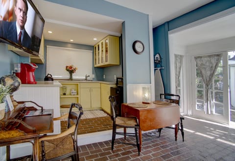 Wisteria Cottage Luxury Suite, 1 King Bed, Private Patio, Garden View | Premium bedding, desk, iron/ironing board, free WiFi