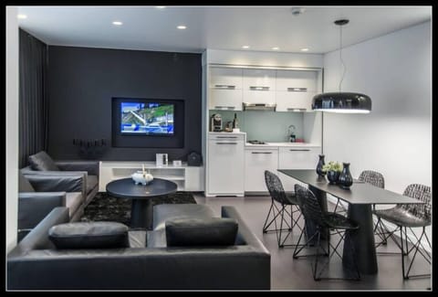 Coffee/tea maker, electric kettle, cleaning supplies