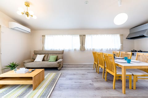 Private Vacation Home | Living room | Flat-screen TV, Netflix, streaming services