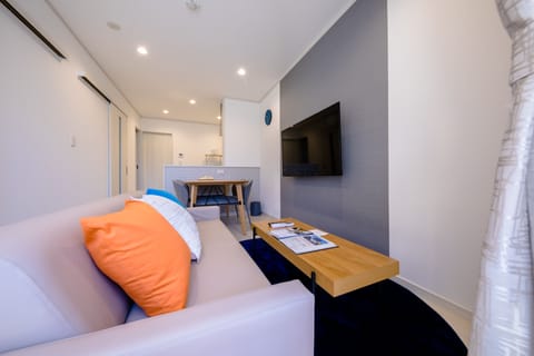 Private Vacation Home | Living room | Flat-screen TV