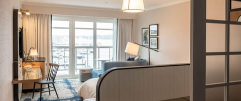 Penthouse, 1 King Bed, Marina View, Corner | Hypo-allergenic bedding, free minibar items, in-room safe
