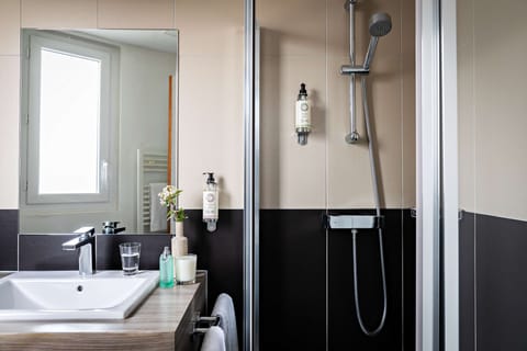 Standard Room, 2 Twin Beds | Bathroom | Free toiletries, hair dryer, towels, soap