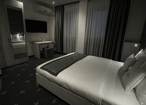 Premium bedding, minibar, in-room safe, desk