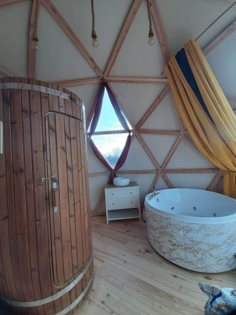 Deluxe Tent | Minibar, free WiFi, bed sheets