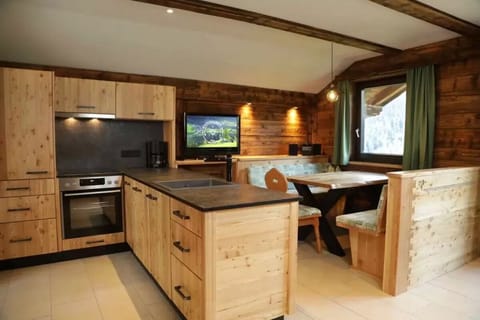 Apartment (lärche) | Private kitchen | Fridge, oven, stovetop, dishwasher