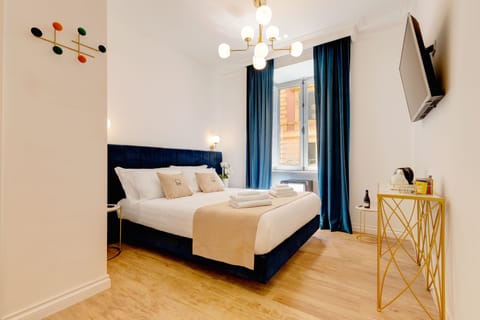 Deluxe Double Room | Hypo-allergenic bedding available, minibar, in-room safe, desk